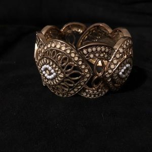 Elegant Gold Stretch Bracelet